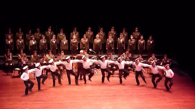 The Russian Red Star Army Chorus and Dance Ensemble --- Russian Sailor's Dance (Yablotchko) смотреть онлайн