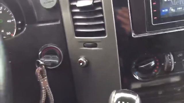 Новый прибывший пациент / Очередной спринтер на установку автомата / Переделка на автомат начало смотреть онлайн