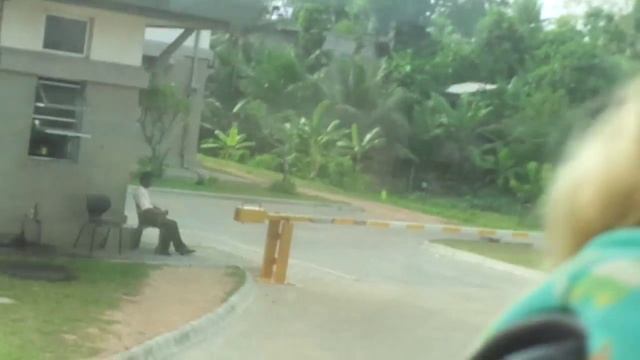 ПЕРВЫЕ ВПЕЧАТЛЕНИЯ В АВТОБУСЕ ИЗ АЭРОПОРТА ШРИ ЛАНКА смотреть онлайн