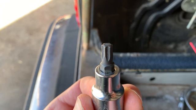 Mercedes W123 300TD hatch shock replacement смотреть онлайн