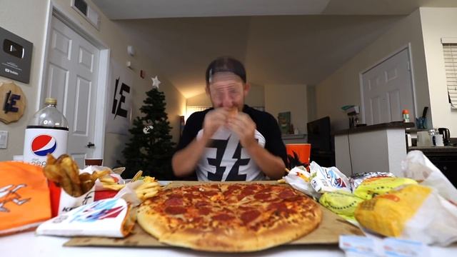 THE $50 FAST FOOD CHALLENGE! (9,000+ CALORIES) смотреть онлайн