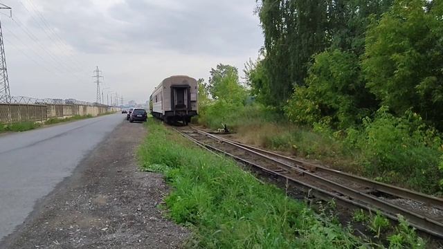 Тепловоз ТГМ6Д - 0240 со списанным вагоном едут в ООО ПК 