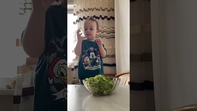 Рецепт идеального завтрака / ШЕФ-ПОВАР ДАРИЙ готовит завтрак / Малыш на кухне смотреть онлайн