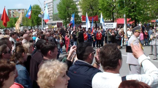 Луганск. 1 Мая. Оркестр жжет! смотреть онлайн