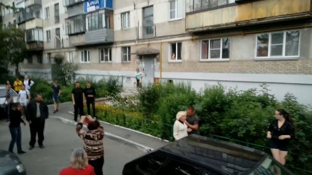 Бандиты лютуют в Челябинске избивая граждан. смотреть онлайн