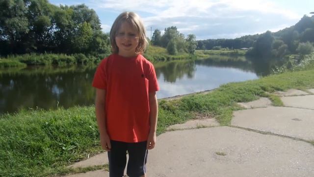 Николина Гора, Володя показывает пансионат, парк, реку, природу, детскую площадку. смотреть онлайн
