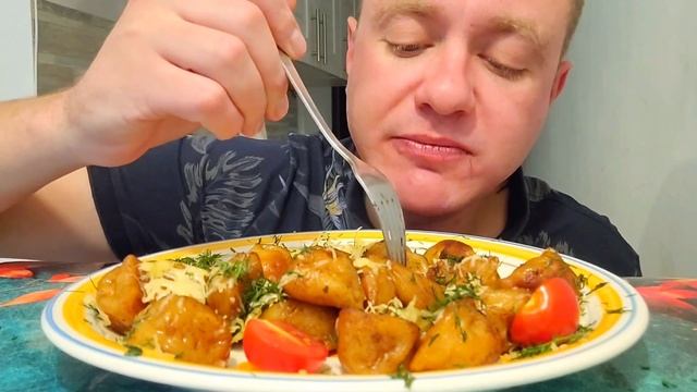 МУКБАНГ. ОБЖОР. ПЕЛЬМЕНИ ЖАРЕНЫЕ С СЫРОМ. смотреть онлайн