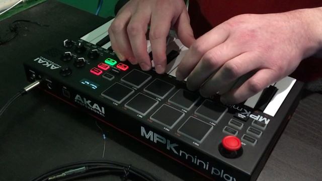 Akai MPK Mini Play Live Loop смотреть онлайн