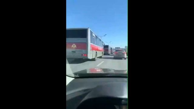 СОТНИ АВТОБУСОВ С ВОЕННЫМИ В МОСКВЕ смотреть онлайн