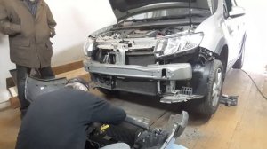 Renault Sandero Stepway 2. Снятие переднего бампера. Установка сетки в решетку радиатора.