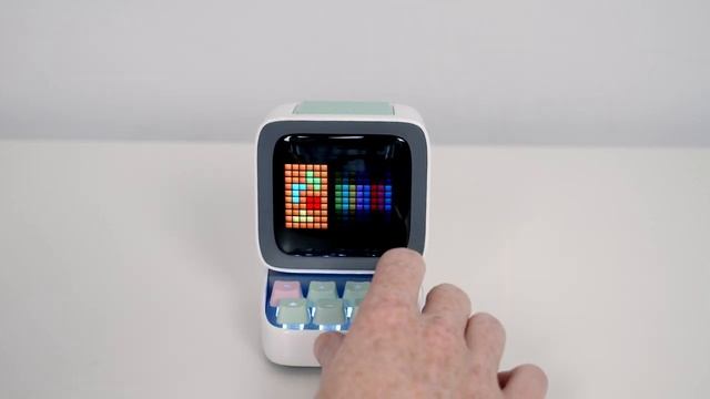 Divoom Ditoo Pixel Art Bluetooth Speaker - Unboxing and Overview смотреть онлайн