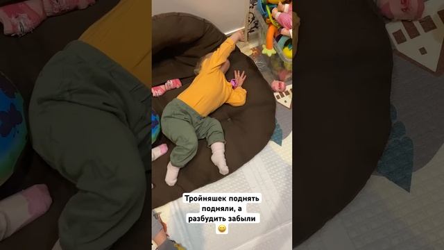 Тройняшек подняли, а разбудить забыли, обычно они сразу мир покоряют ? #тройня #тройняшки смотреть онлайн