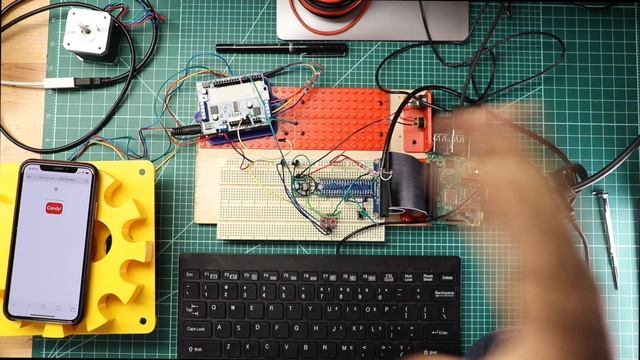 Weekend Hacks - Automatic Candy Dispenser смотреть онлайн
