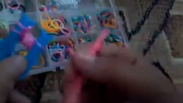 Браслет《кругавые узилки 》из резинок без станка смотреть онлайн