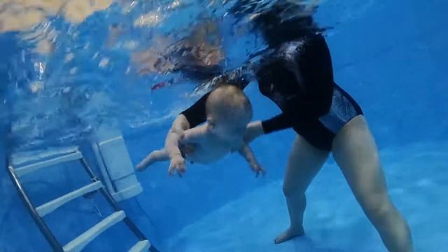 Грудничковое плавание! Моё первое видео! смотреть онлайн