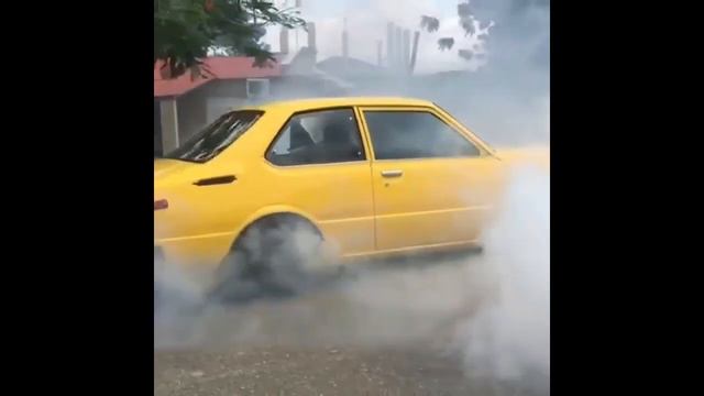 TOYOTA COROLLA 1976 COUPE Y SEDAN TUNING смотреть онлайн