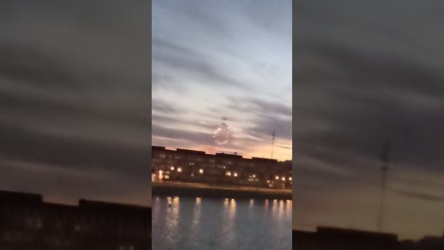 С праздником всех. салют в Санкт-Петербурге смотреть онлайн