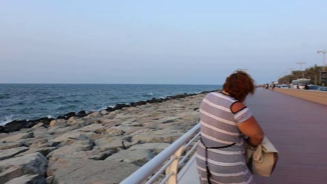 Atlantis The Palm, Dubai (набережная напротив отеля Атлантис в Дубае, ОАЭ) смотреть онлайн