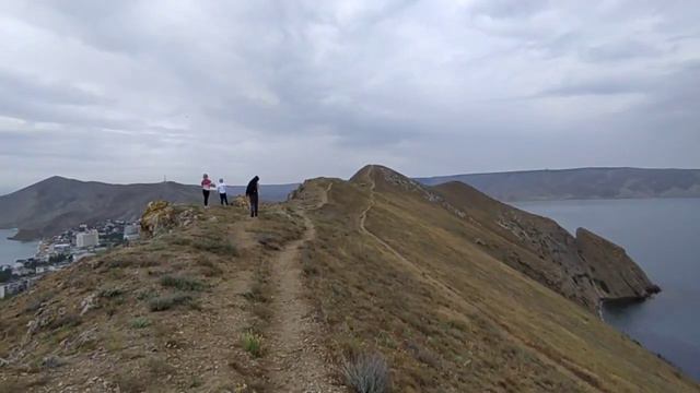 Поход по холмам Орджоникидзе смотреть онлайн