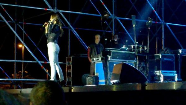 Anna Tatangelo - Averti qui