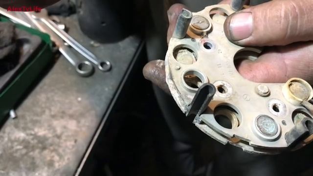 Нива2121 Гаражная Подделка Чудит Слабая Зарядка Горят Предохранители Квартира в Гаражах смотреть онлайн