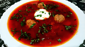 СЫТНЫЙ ДОМАШНИЙ БОРЩ С ФРИКАДЕЛЬКАМИ / Готовим дома вкуснейшие наваристые свекольные щи с мясом