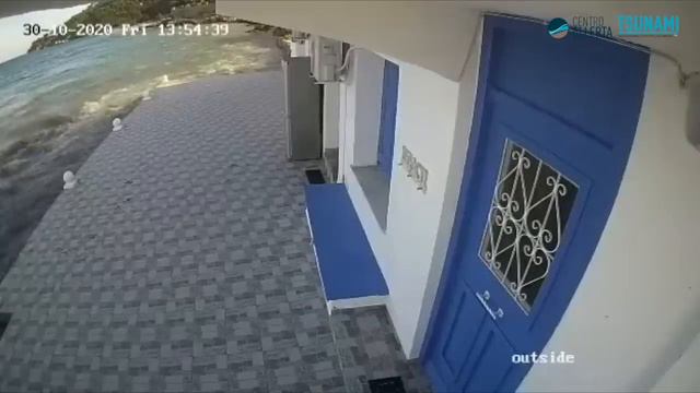 Lo tsunami del 30.10.2020 nel Mar Egeo. Video dell'impatto in località Karlovasi, isola di Samos(GR смотреть онлайн