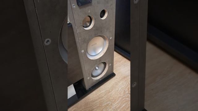 Самодельная колонка из 2х пар колонок музыкальных центров. Первое, тестовое видео смотреть онлайн