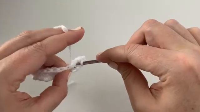 How to crochet so that it looks knit. The Waistcoat Stitch Tutorial, Center Single Crochet смотреть онлайн