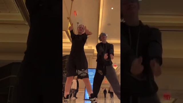 Даня Милохин и его БЫВШАЯ 💃🏻🕺 смотреть онлайн