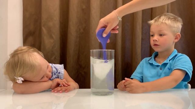 Эксперимент Торнадо в стакане | Опыты для детей в домашних условиях смотреть онлайн