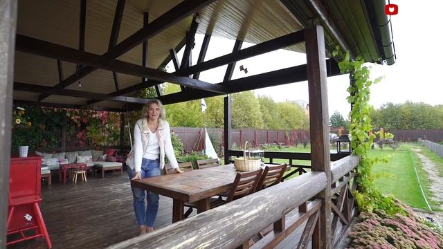 Обзор сада: идеальная веранда и дизайнерский огород на подмосковной даче смотреть онлайн