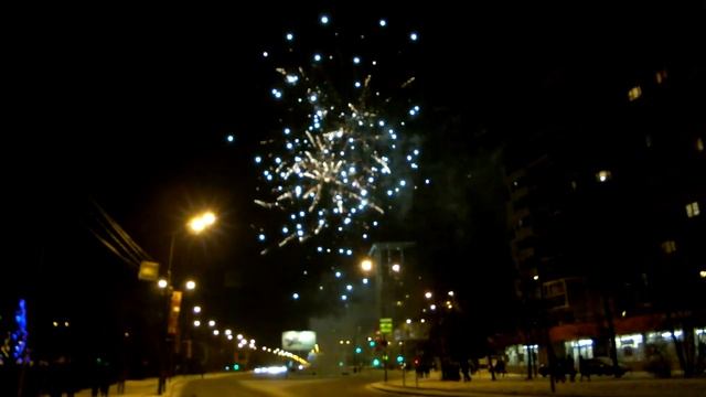 Новогодний салют на площади Юности. 2016 смотреть онлайн