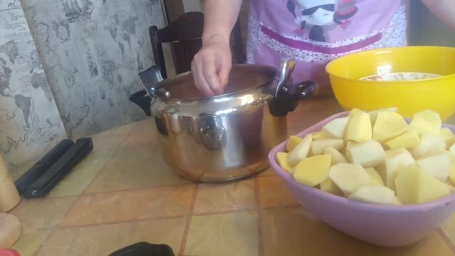 ВКУСНЫЙ БАТОН И ТУШЁНАЯ КАРТОШКА С ГУСЁМ смотреть онлайн