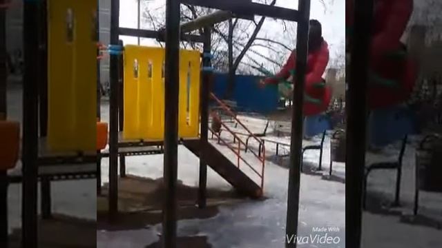 Качаюсь на качелях или мне весело ?? смотреть онлайн