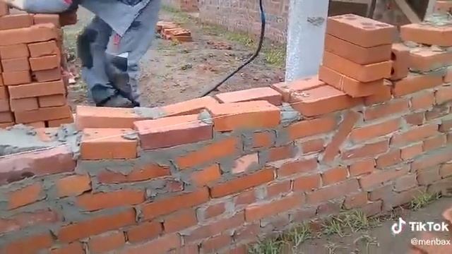 Вот как надо заборы класть