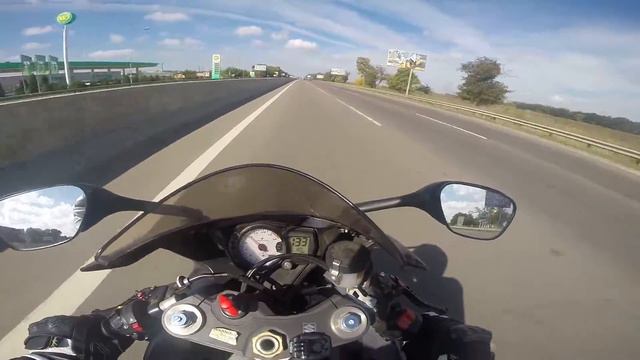 GSX-R600k6 кенгуру на киевской прыгают через отобойник опять... смотреть онлайн