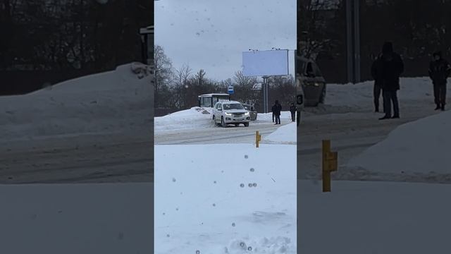 Haval вытаскивает Audi из сугроба смотреть онлайн