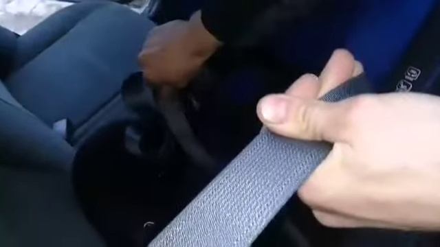 Как закрепить детское удерживающее кресло в автомобиле против хода движения смотреть онлайн