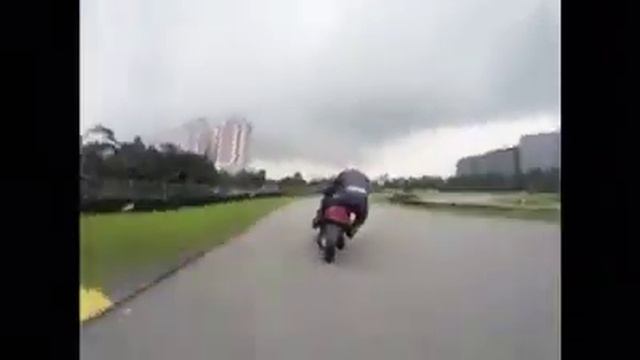 Suzuki V100 race training смотреть онлайн