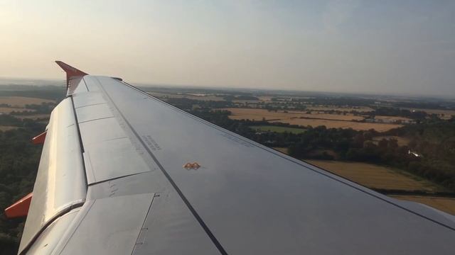 EasyJet Landing at STN (London Stansted) смотреть онлайн