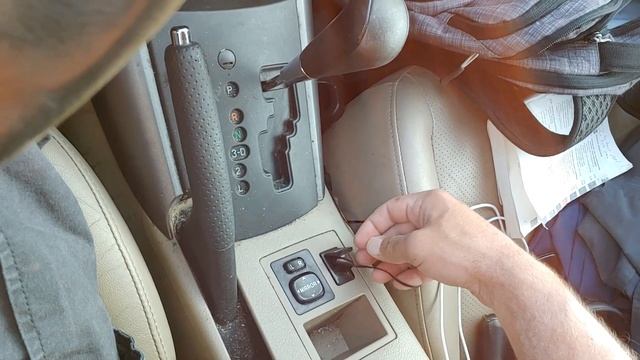 How to Use Auxiliary Adapter Option on Toyota RAV4 смотреть онлайн