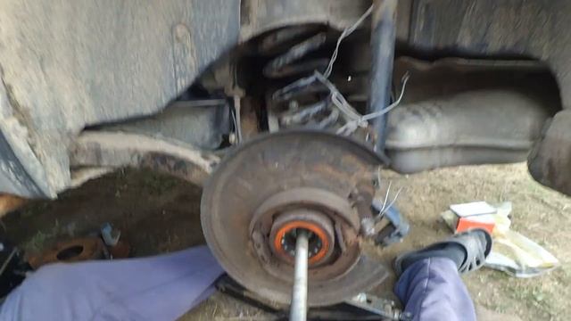 Замена заднего ступичного подшипника на BMW X3 E83 смотреть онлайн