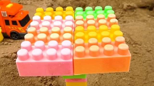 Грузовики, бетономешалки, катки, тракторы, мусоровозы и игрушки для строительства мостов смотреть онлайн