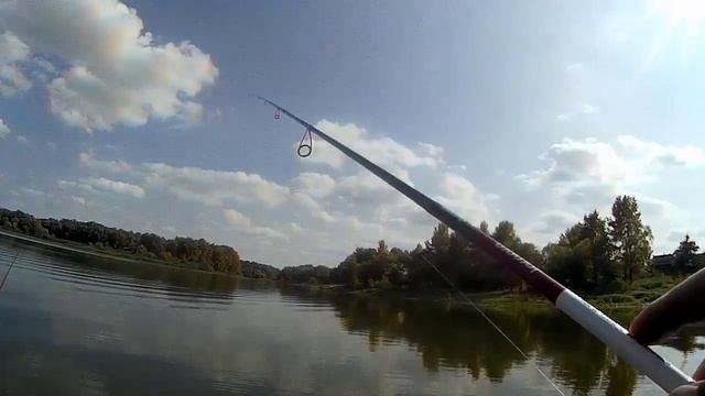 Спиннинг с лодки в Августе .Дочка поймала свою первую рыбу в 4 годика!!! и это щука!!! )))) смотреть онлайн
