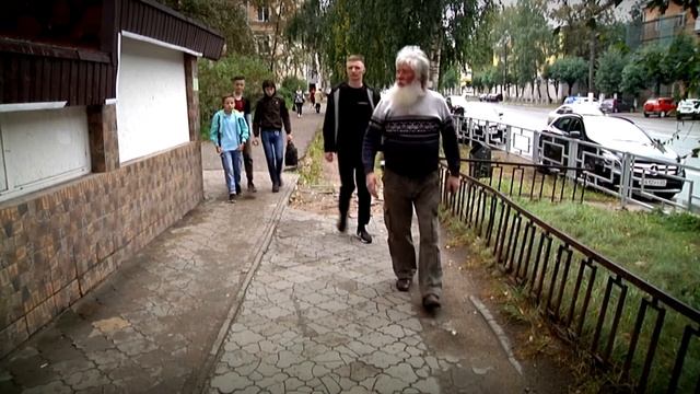 Тротуары на Проспекте Победы в Твери давно требуют ремонта смотреть онлайн