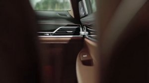 BMW:  Девочка и козявка