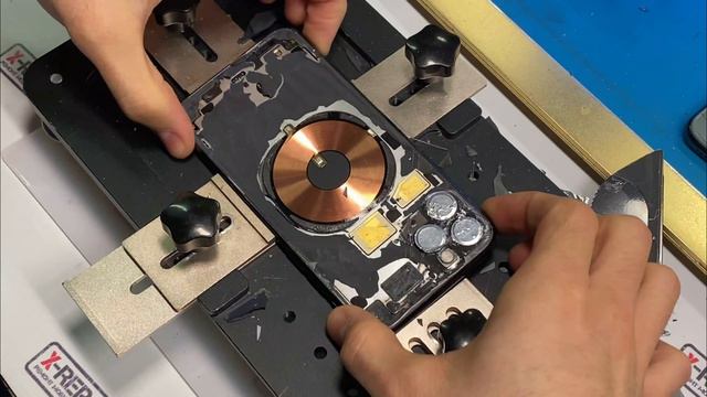 iPhone 11 Pro правильная замена заднего стекла лазером / Ставим оригинальное заднее стекло на Айфон смотреть онлайн