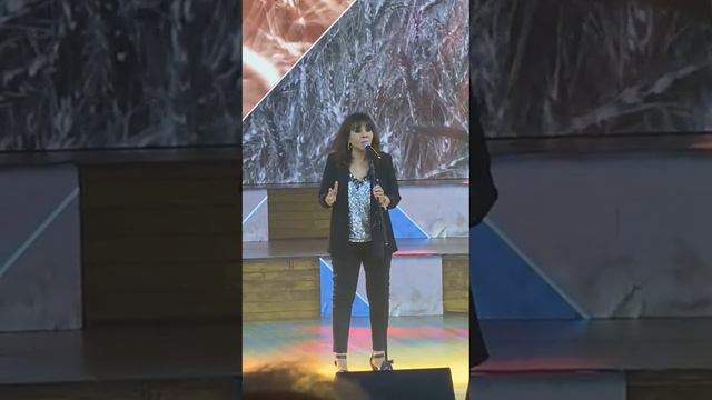אתה לי ארץ/ ירדנה ארזי . מופע לזכרו של יורם טהרלב смотреть онлайн