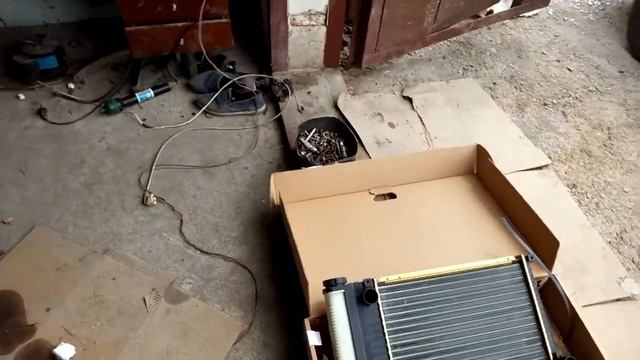 Замена радиатора БМВ е36, начало ремонта смотреть онлайн